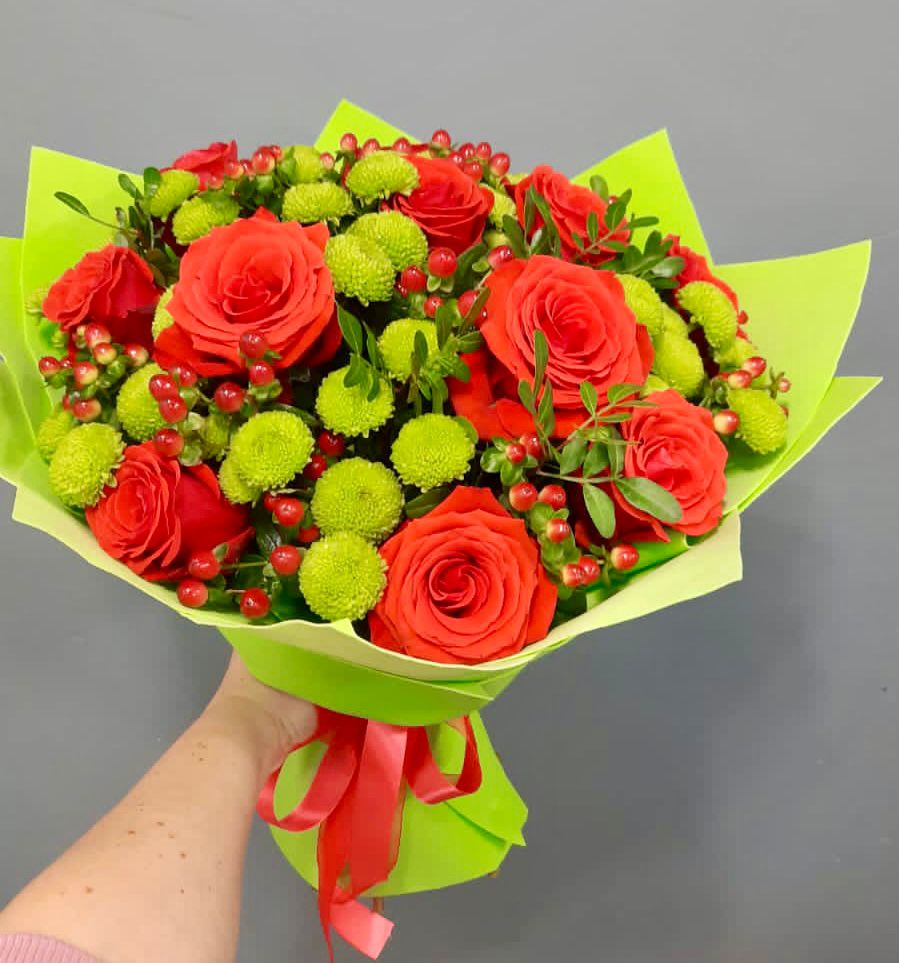 Букет цветов из: Хризантемы и Розы в Вяземском