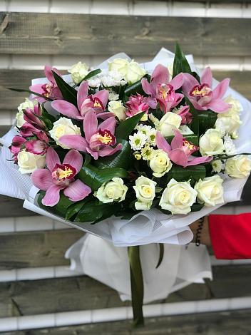 Букет цветов из: Розы и Хризантемы в Вяземском