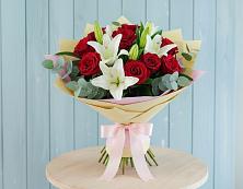 Букет цветов из:  Лилии и Розы в Вяземском