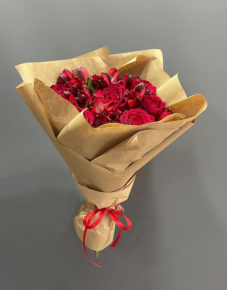 Букет цветов из: Альстромерии и Розы в Вяземском