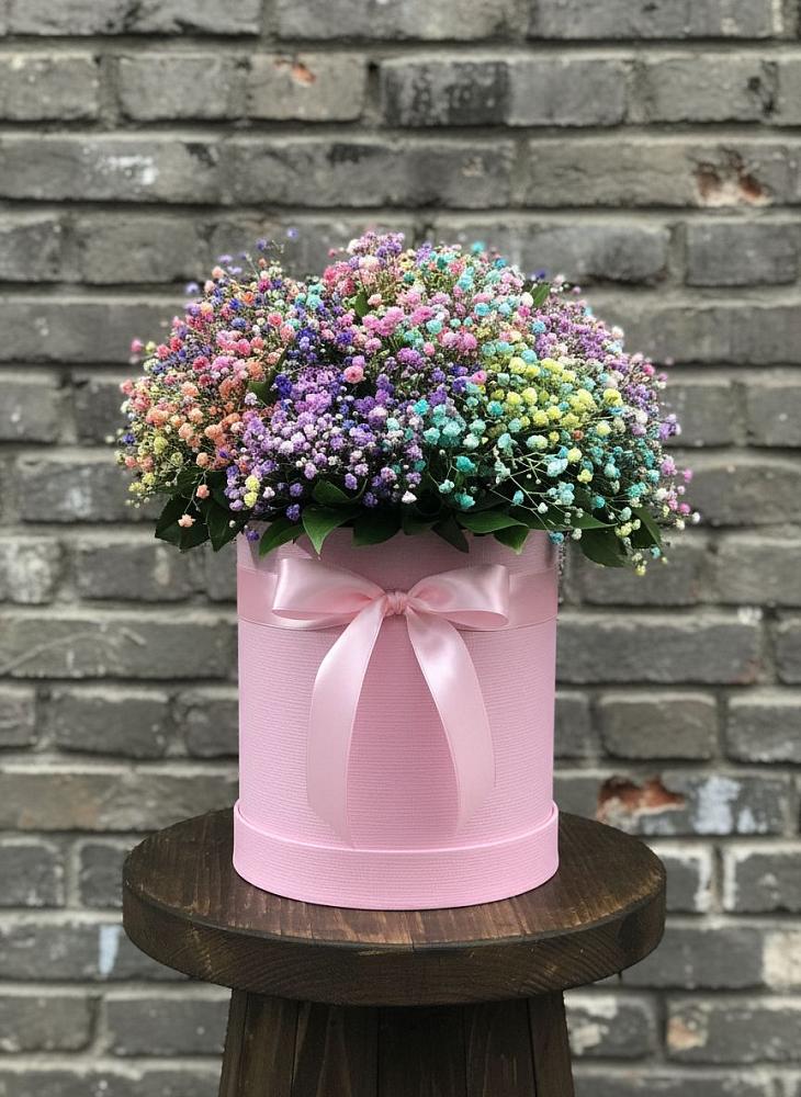 Цветочная композиция из Гипсофила и Розы в шляпной коробке в Вяземском