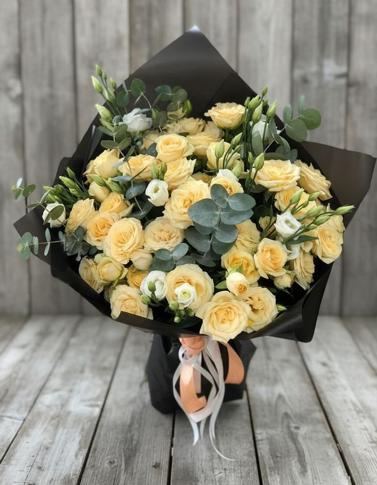 Букет цветов из: Розы и Лизиантусы в Вяземском