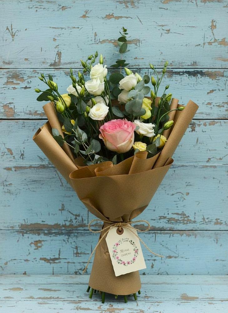 Букет цветов из: Розы и Лизиантусы в Вяземском