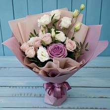 Букет цветов из:  Розы и Лизиантусы в Вяземском