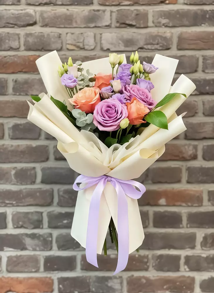 Букет цветов из: Лизиантусы и Розы в Вяземском