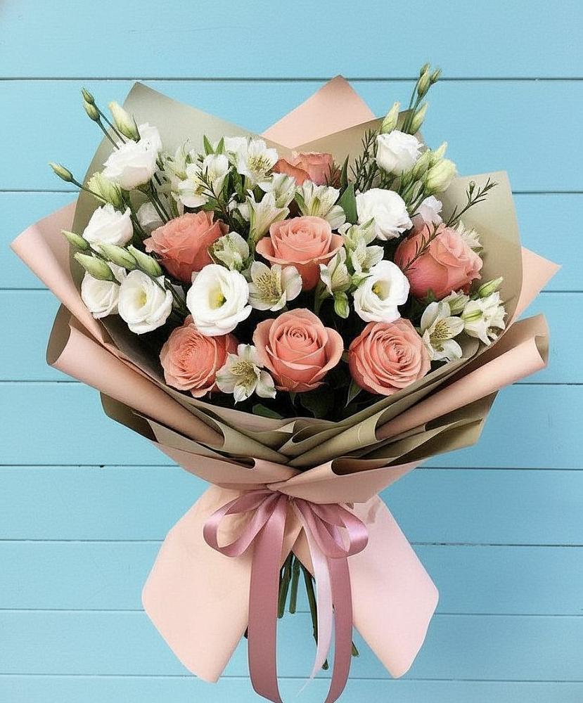 Букет цветов из: Розы, Альстромерии и Лизиантусы в Вяземском