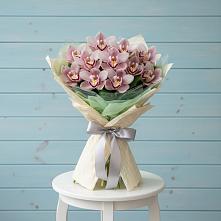 Букет цветов из:  Орхидеи и Розы #REPLACE_PRED# Вяземском