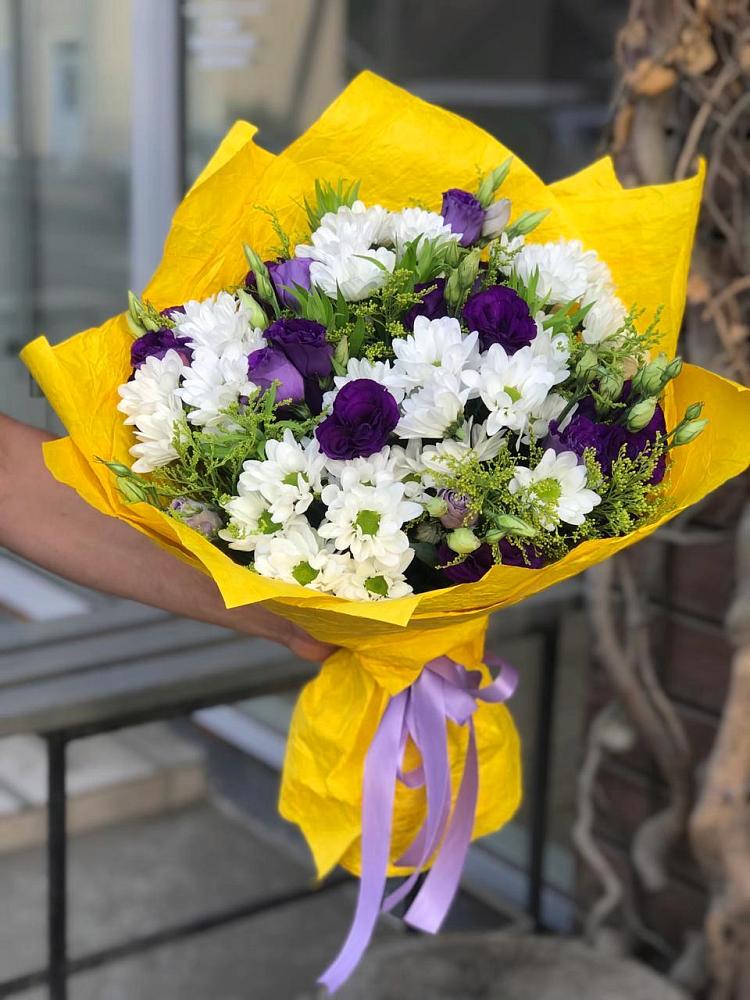 Букет цветов из: Ирисы, Хризантемы и Ромашки в Вяземском