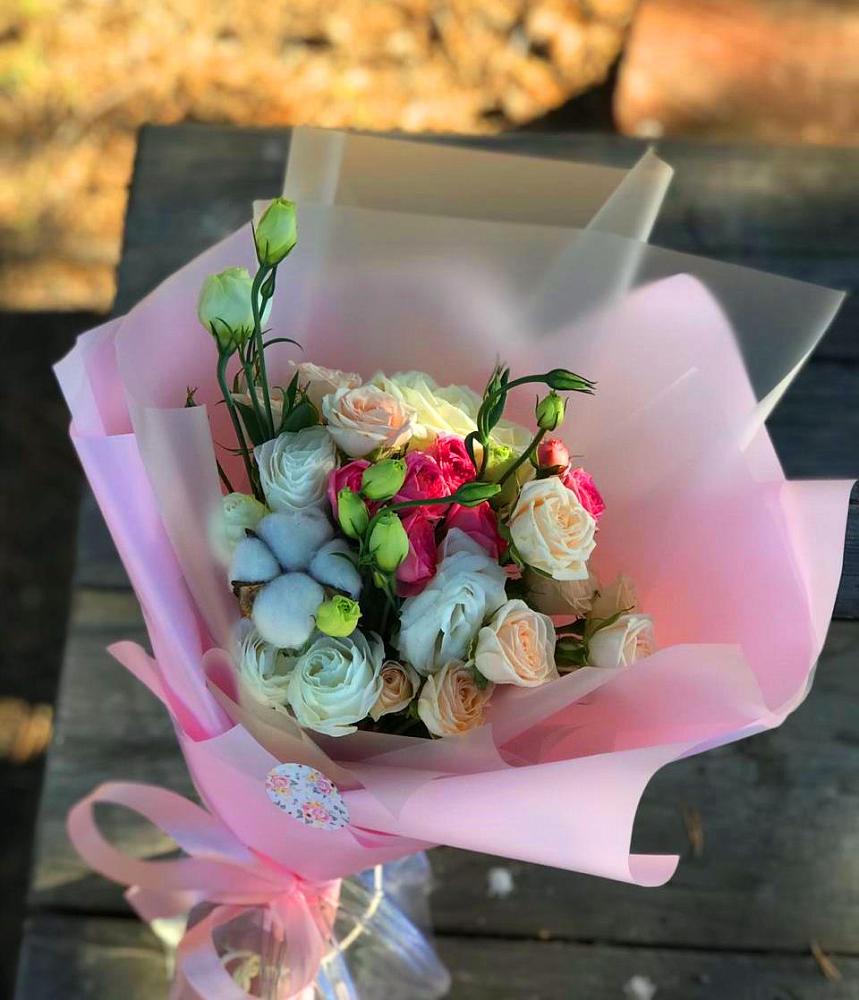 Букет цветов из: Розы и Лизиантусы в Вяземском