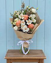 Букет цветов из:  Альстромерии, Лизиантусы, Розы и Хризантемы в Вяземском