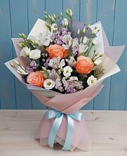 Букет цветов из:  Лизиантусы, Розы, Альстромерии и Гипсофила в Вяземском