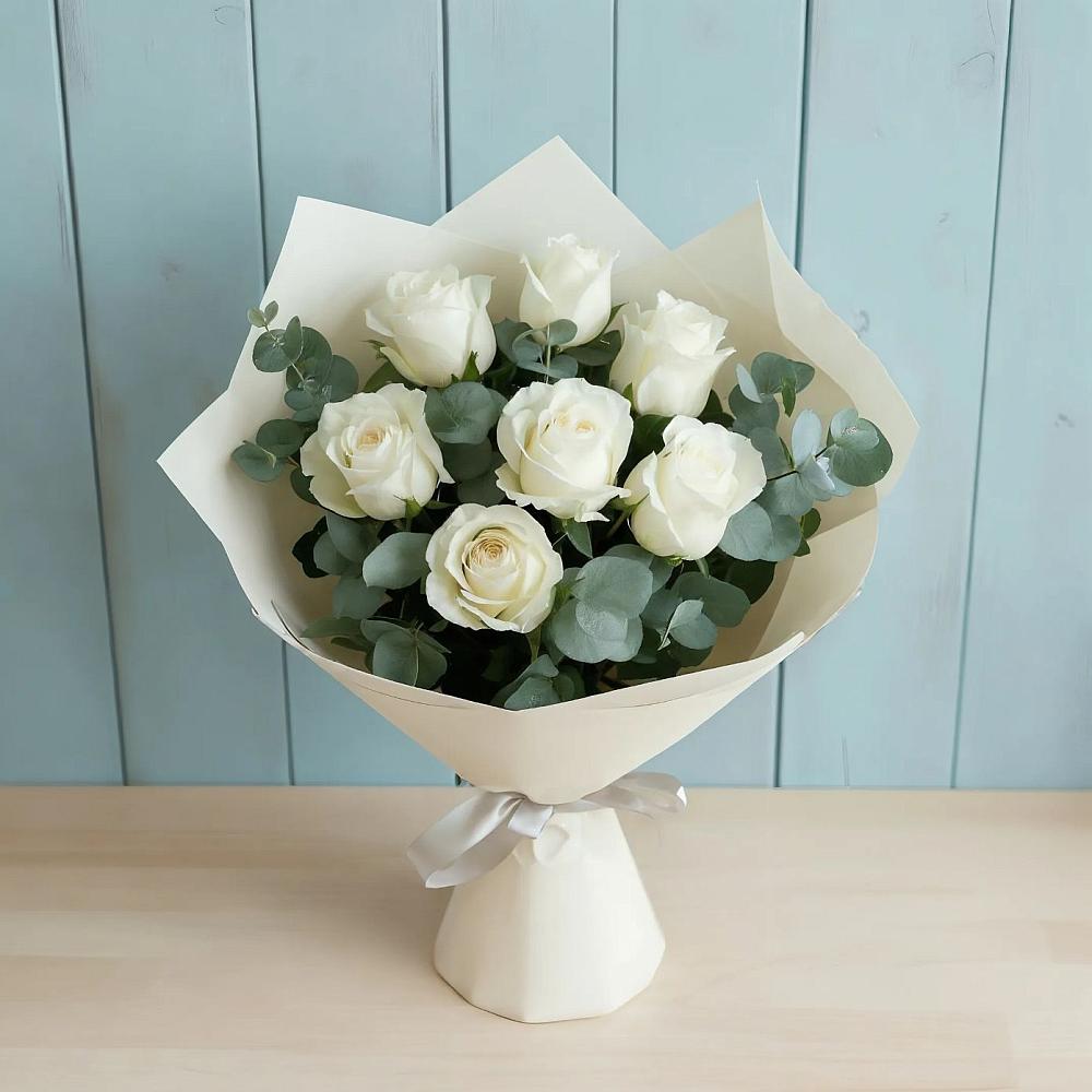 Букет Белые розы в Эвкалипте в Вяземском