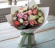 Букет цветов из:  Розы, Лизиантусы и Гвоздики в Вяземском