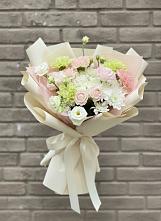 Букет цветов из:  Гвоздики, Розы, Лизиантусы и Хризантемы в Вяземском