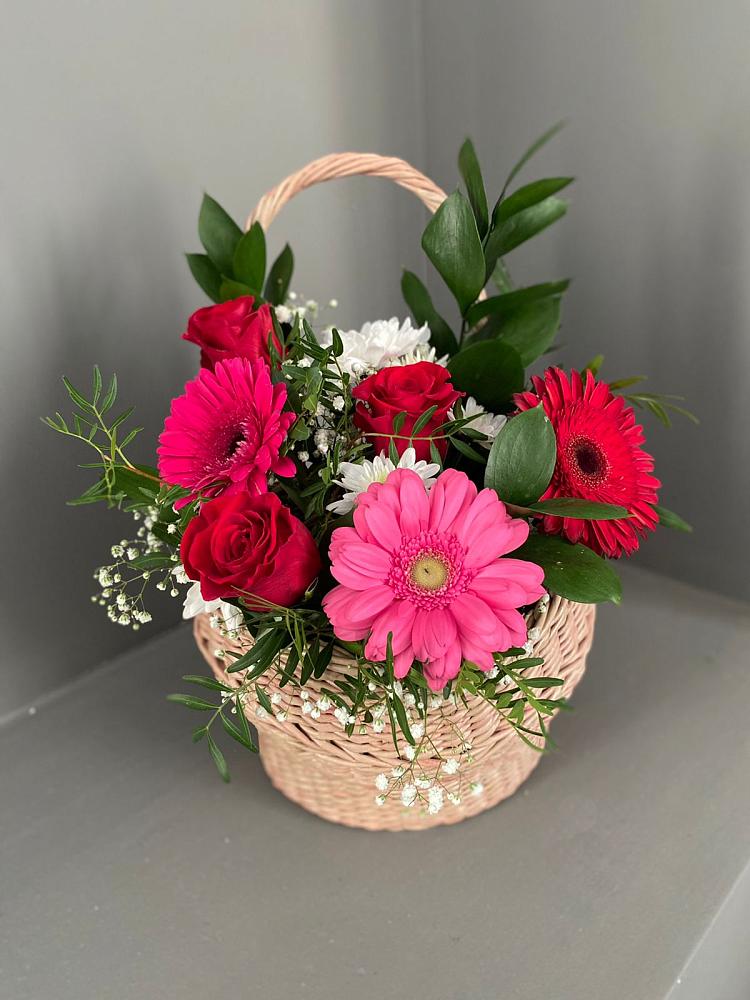 Цветочная композиция из Розы, Хризантемы и Герберы в корзине в Вяземском