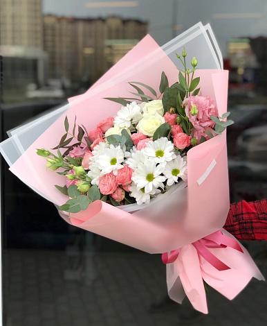 Букет цветов из: Розы, Лизиантусы и Хризантемы в Вяземском