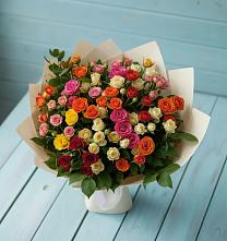Букет Микс из разноцветных кустовых роз в Вяземском
