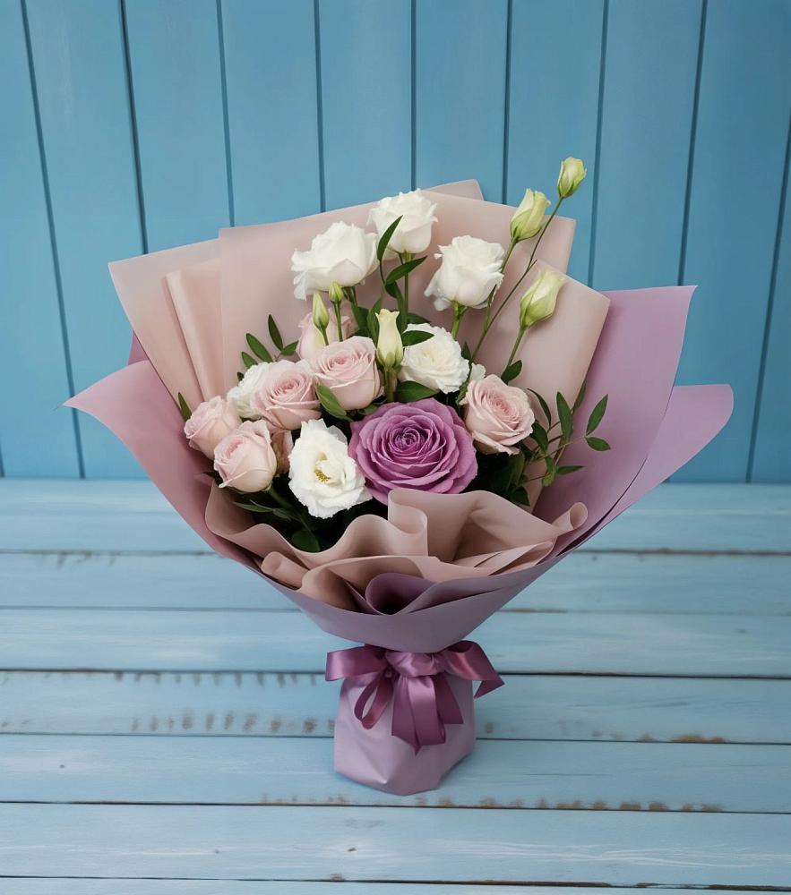 Букет цветов из: Розы и Лизиантусы в Вяземском